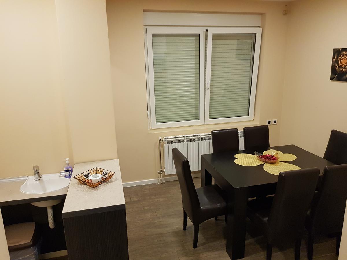 Ceca Apartman Ni Εξωτερικό φωτογραφία