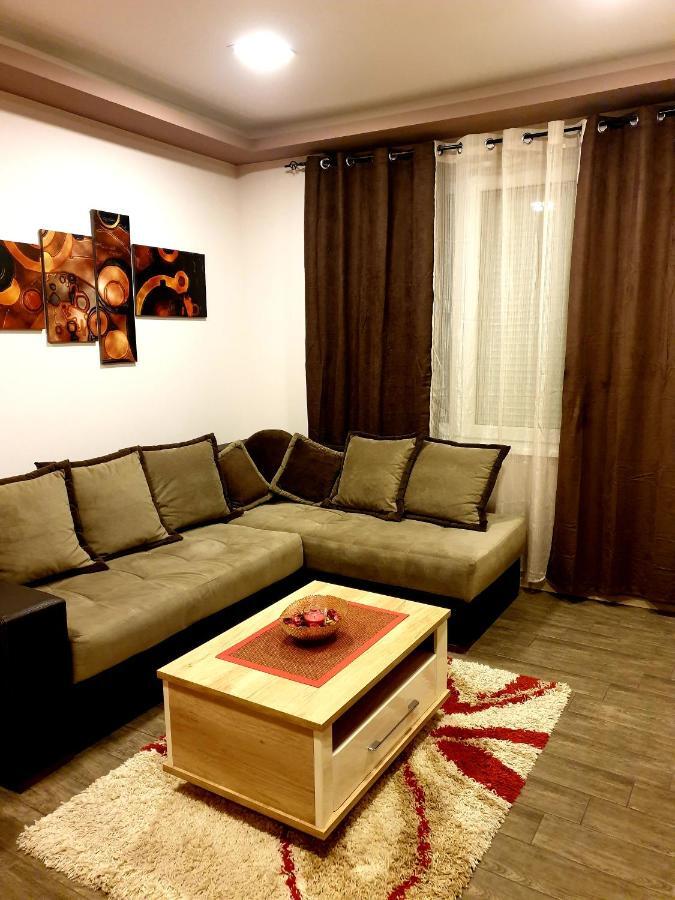 Ceca Apartman Ni Εξωτερικό φωτογραφία